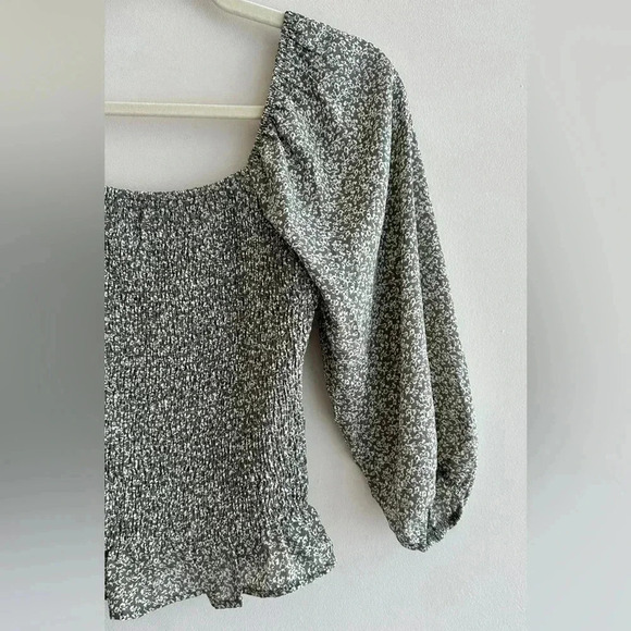 Paper Crane Smocked Floral Blouse, Puff Sleeve Green Fall Top, Size Medium - Picture 5 of 16